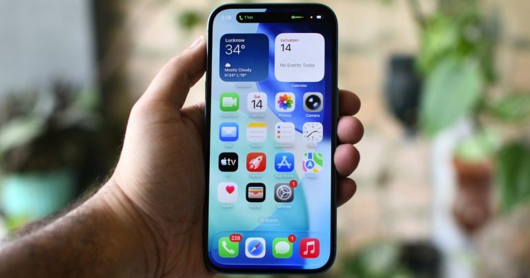 iPhone-16-screen-straight-1