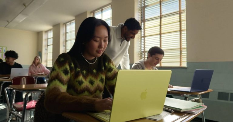 Student-using-MacBook-Neo-in-classroom