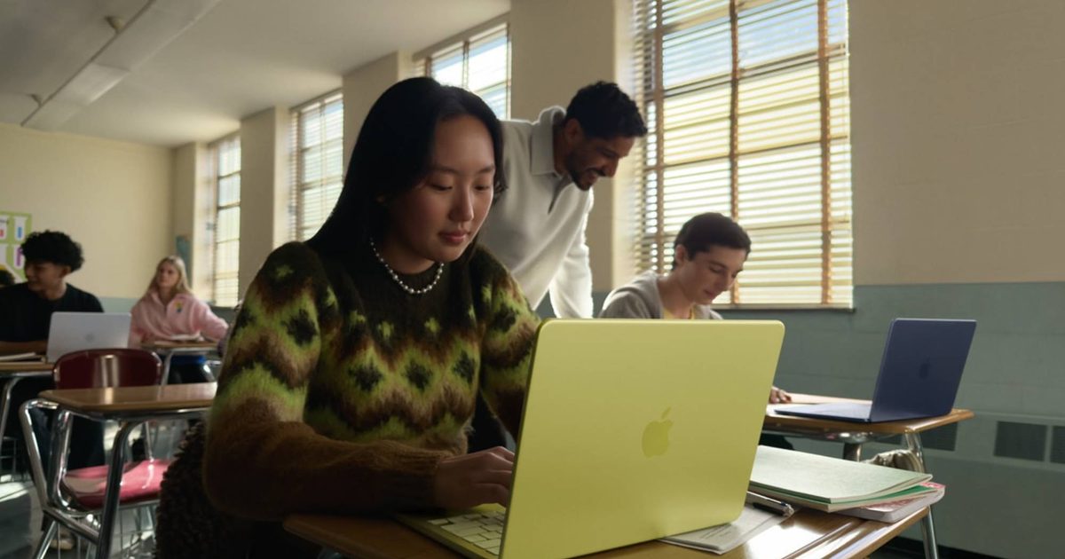 Student-using-MacBook-Neo-in-classroom